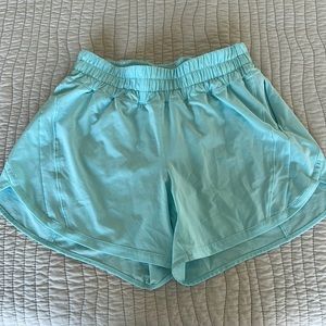Lululemon Lined Track That Mid Rise Shorts 5” size 8